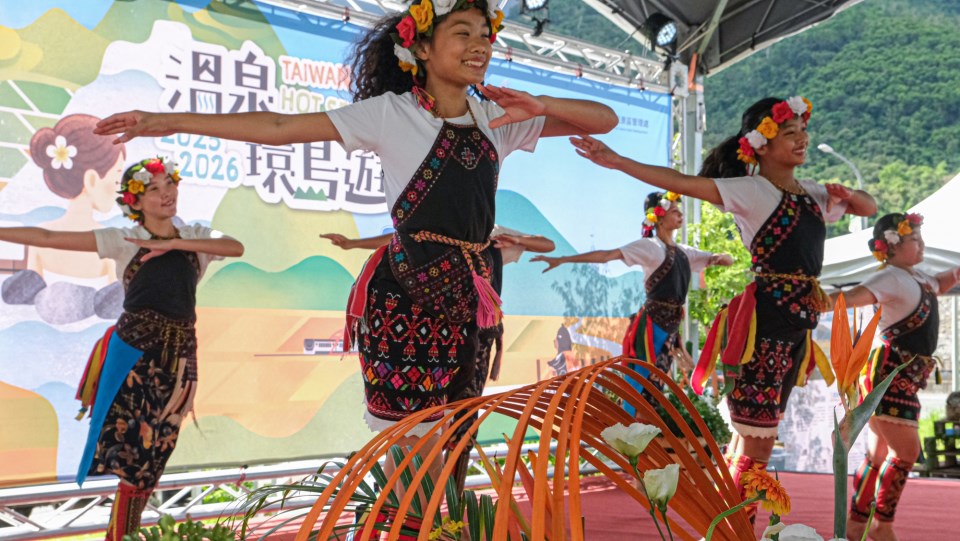 卡大地布iralak樂舞團 美麗的舞姿