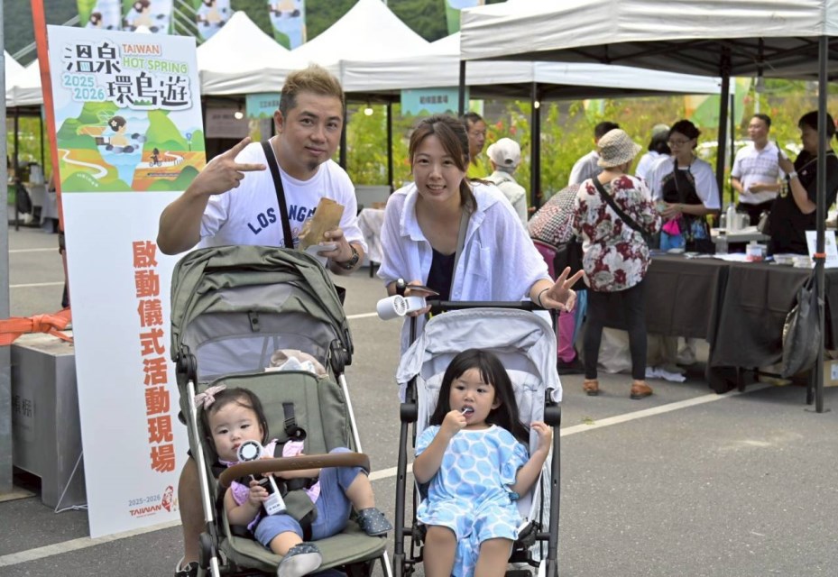 民眾開心參與好湯Chill市集