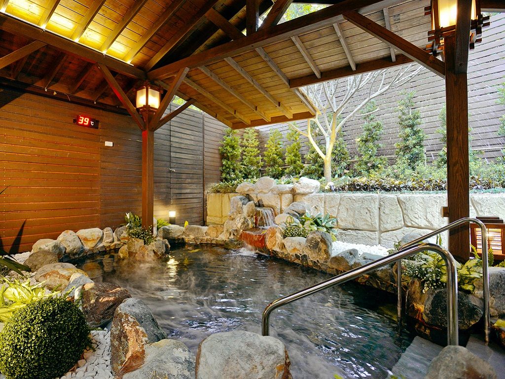 Outdoor hot spring