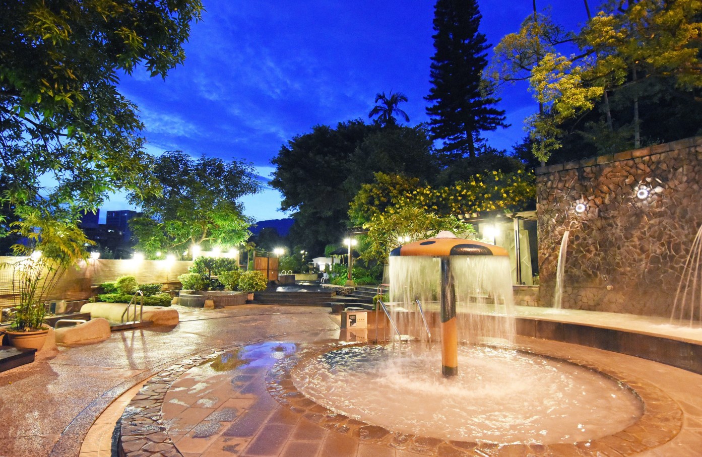 Outdoor hot spring