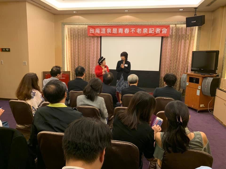 在11月22日早上日本溫泉科學會在台中弘光科技大學的開幕式上致詞歡迎 在11月22日早上日本溫泉科學會在台中弘光科技大學的開幕式上致詞歡迎